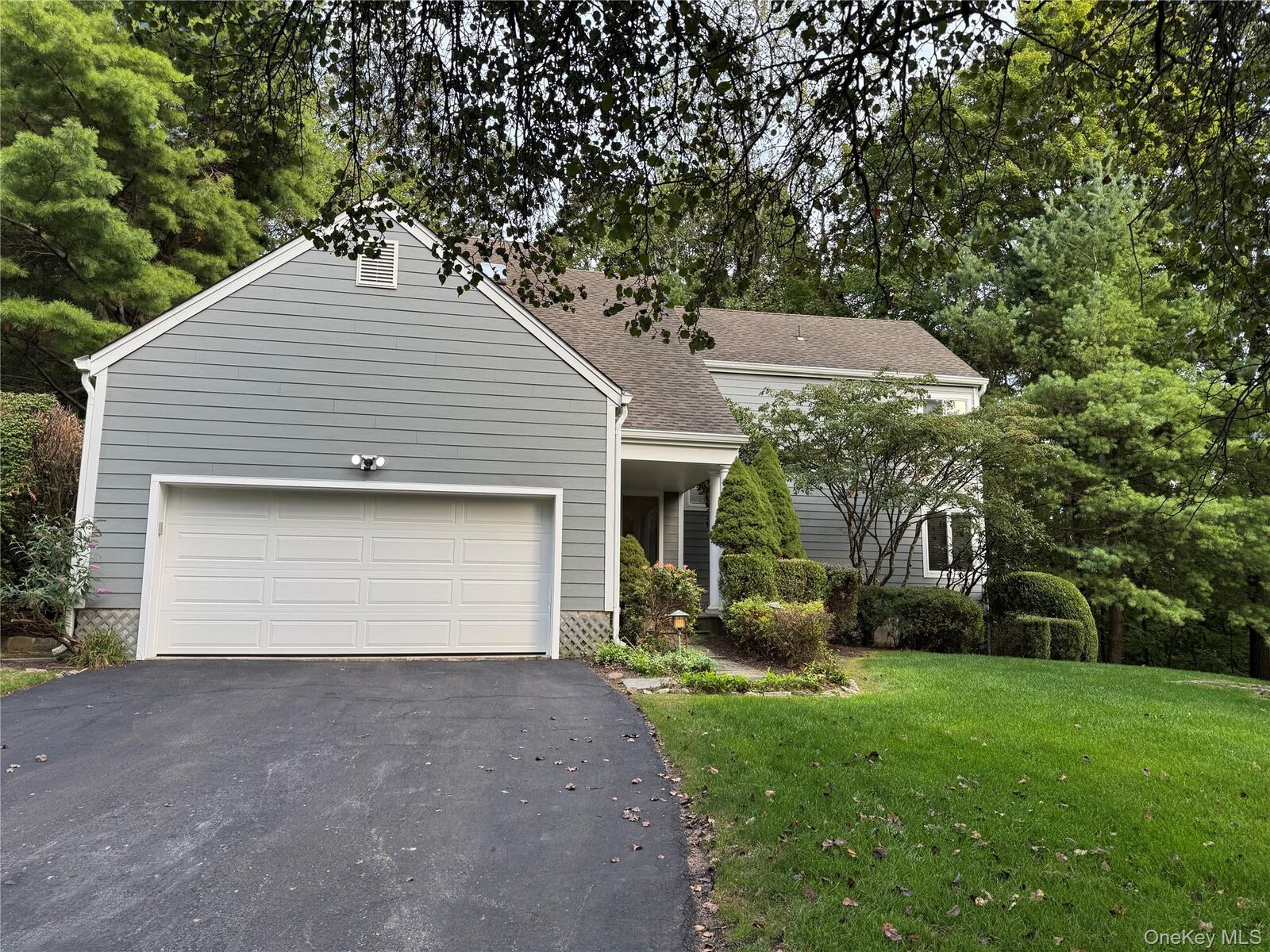 Property Photo:  6 Greenwood Court  NY 10510 