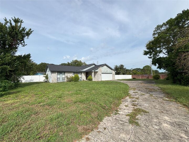 Property Photo:  4904 Caspian Court  FL 32819 