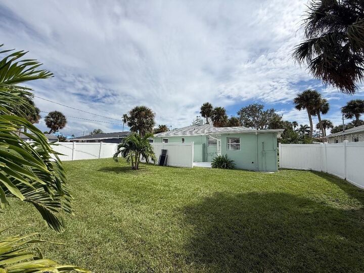 Property Photo: 152 44th Avenue FL 33706