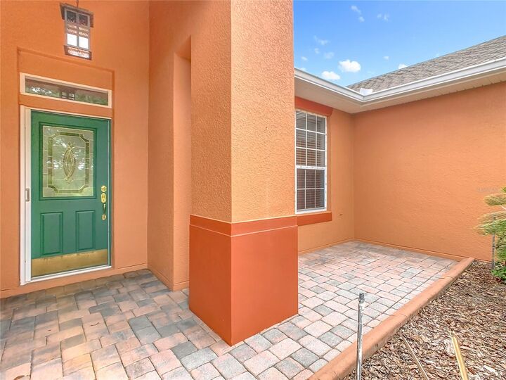 Property Photo:  525 Shorehaven  Drive  FL 34759 
