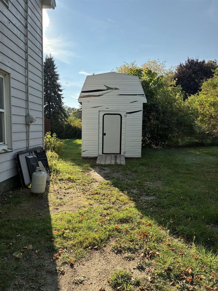 Property Photo:  415 Dimmick Street  MI 48867 