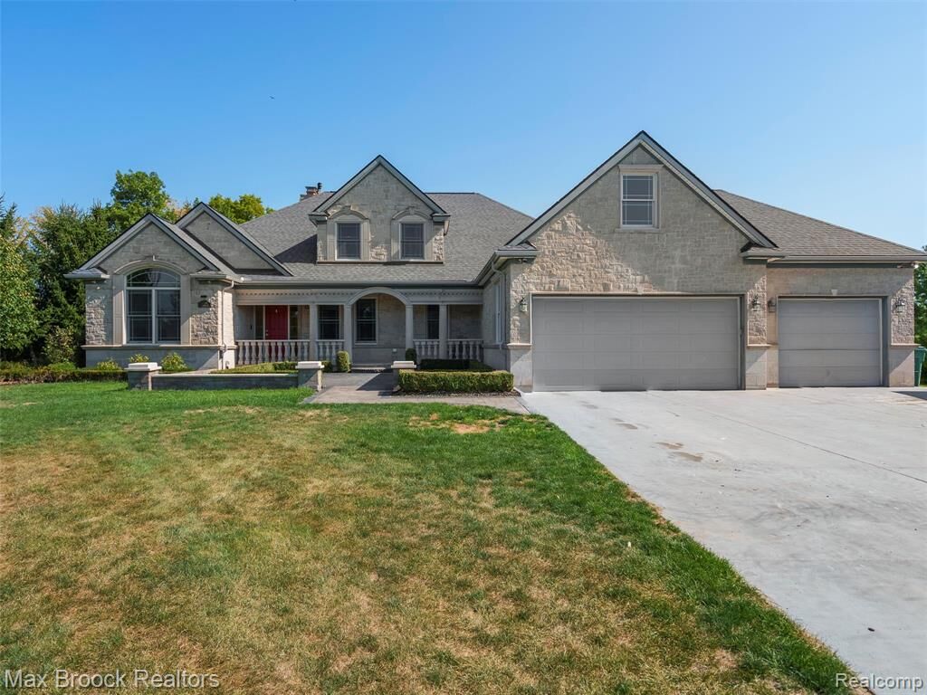 Property Photo:  65884 Windrose Court  MI 48096 1837 