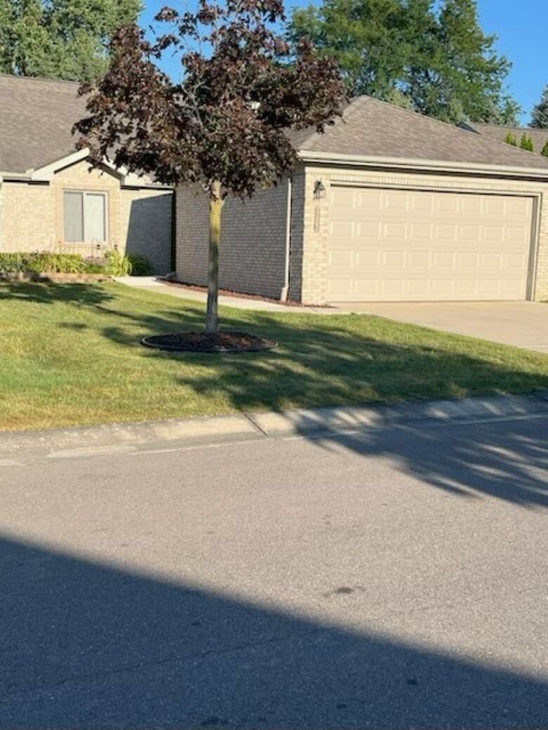 Property Photo:  35260 Silver Maple Drive  MI 48035 