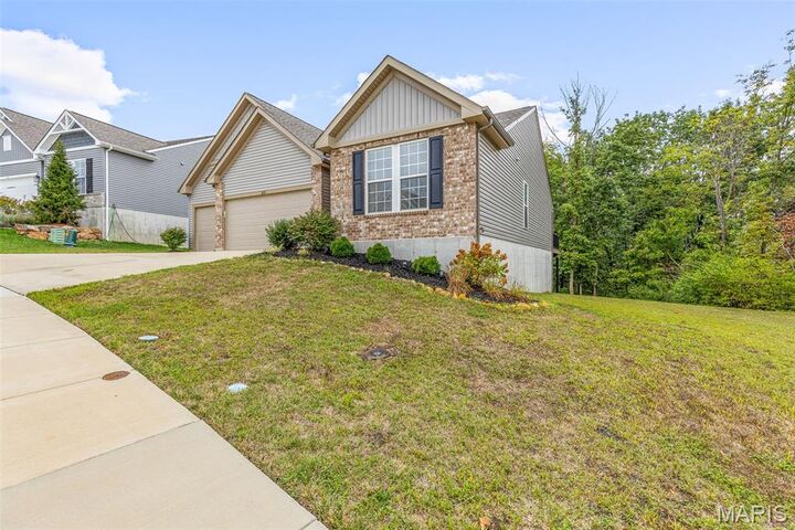 Property Photo:  813 Kingston Hills Court  MO 63026