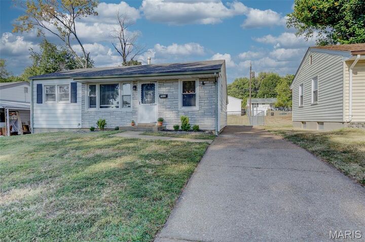 Property Photo: 7917 Menola Street MO 63123