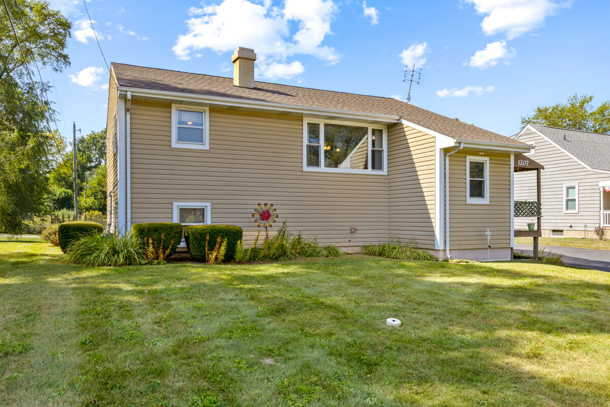 Property Photo: 1207 Crystal Lake Road IL 60156