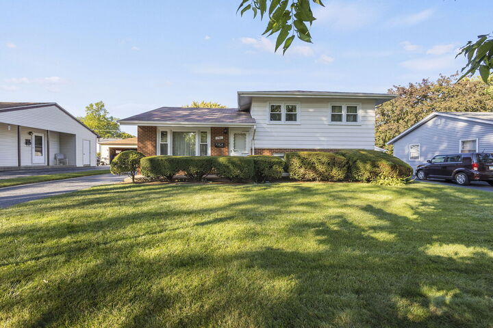 2306 Kingfisher Lane  Rolling Meadows IL 60008 photo