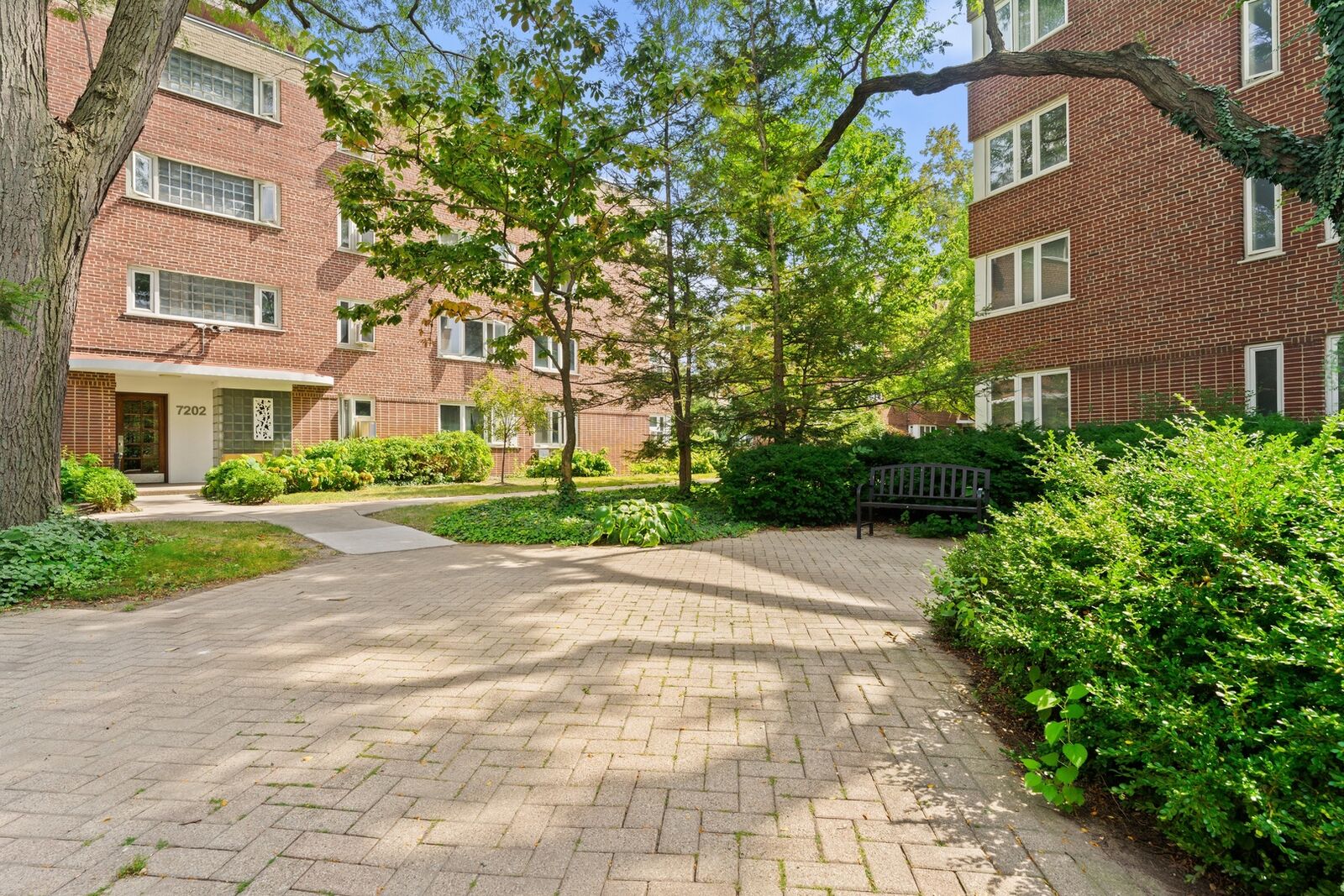Property Photo: 7202 Oak Avenue 4ne IL 60305