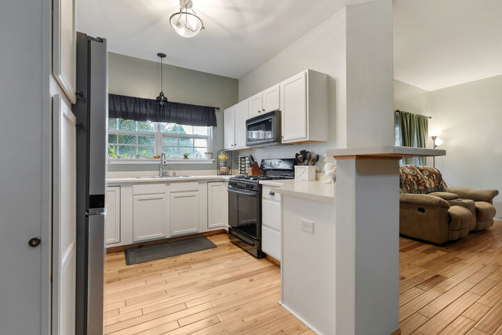 Property Photo: 516 Clayton Circle 516 IL 60178