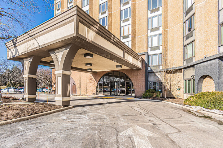 Property Photo: 1 Renaissance Place 1216 IL 60067