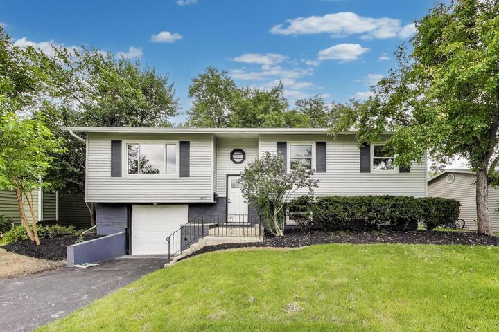 6915 Hawthorne Lane  Hanover Park IL 60133 photo