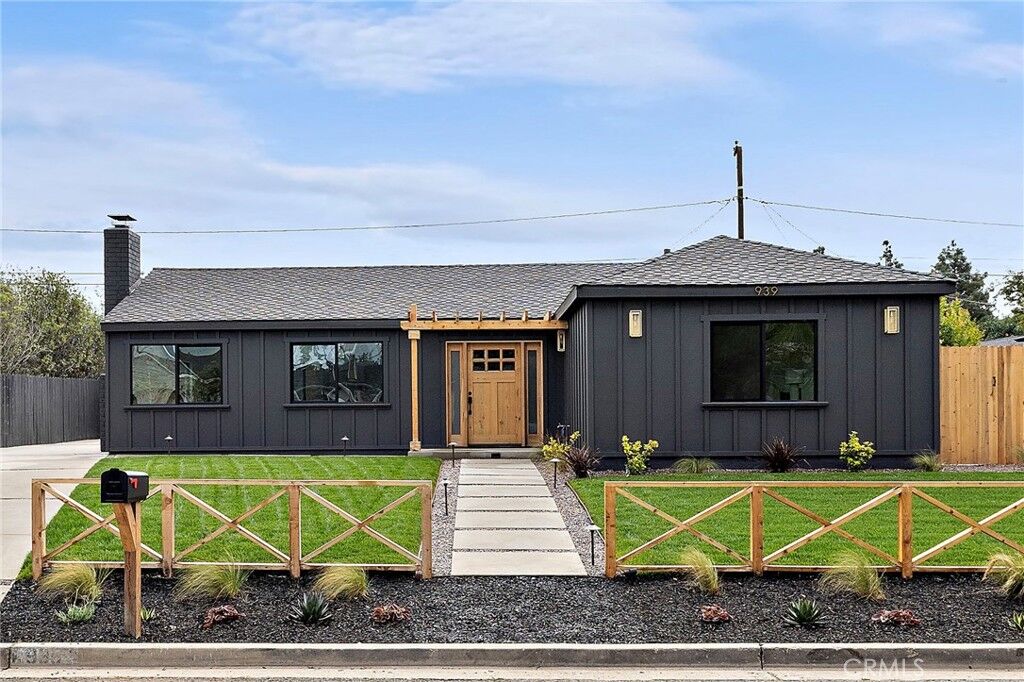 Property Photo:  939 Congress Street  CA 92627 