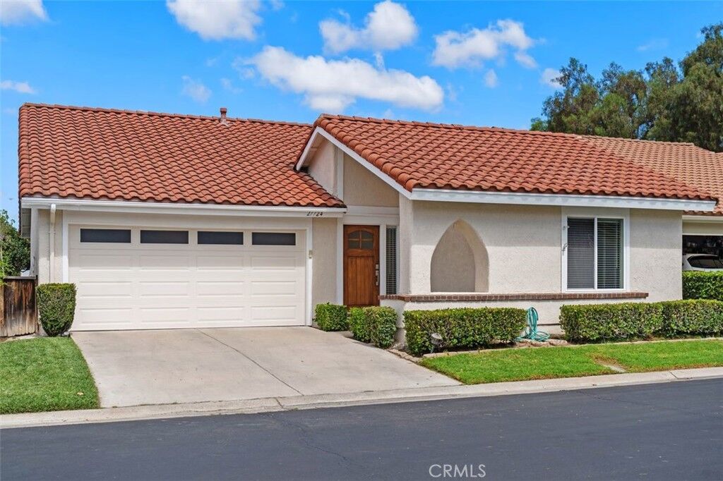Property Photo:  27724 Calle Valdes  CA 92692