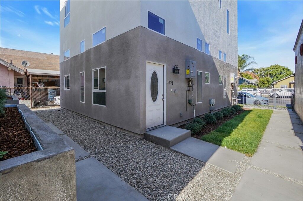 Property Photo:  4921 1/2 Normandie  CA 90037 