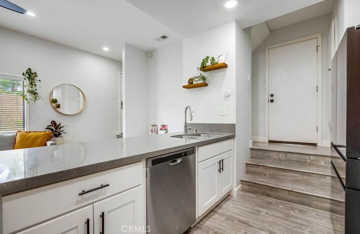 Property Photo:  284 Laurel Avenue 5  CA 92821 