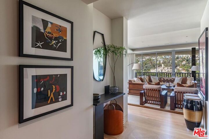 Property Photo:  9255 Doheny Road 1901  CA 90069 
