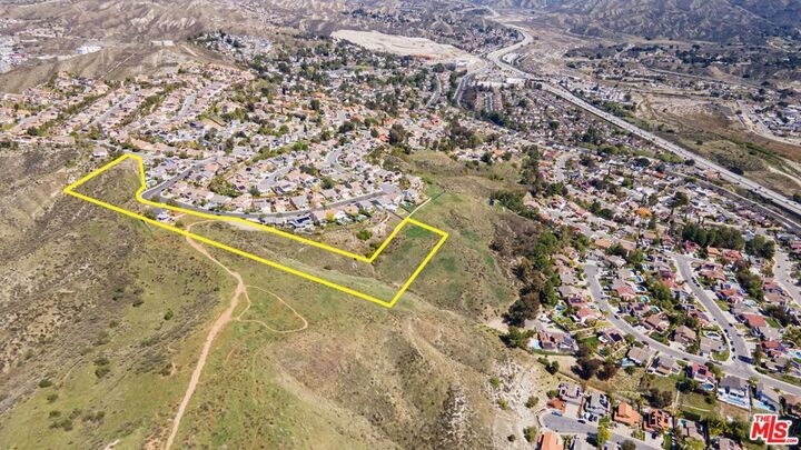 Property Photo:  17366 Sierra Highway  CA 91351 