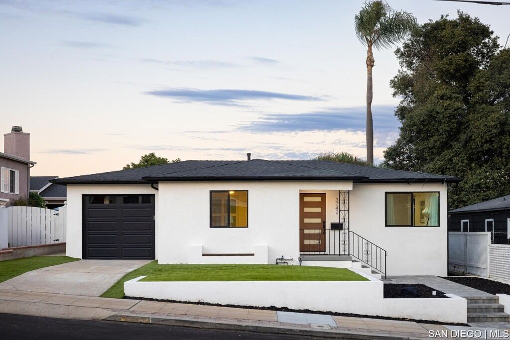 Property Photo:  