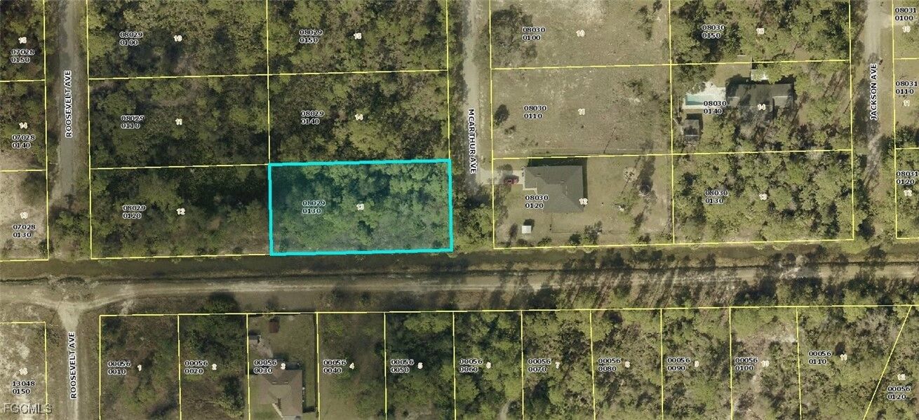 Property Photo:  2201 McArthur Avenue  FL 33920 