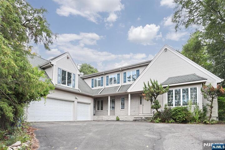 860 Pascack Road  Paramus NJ 07652 photo