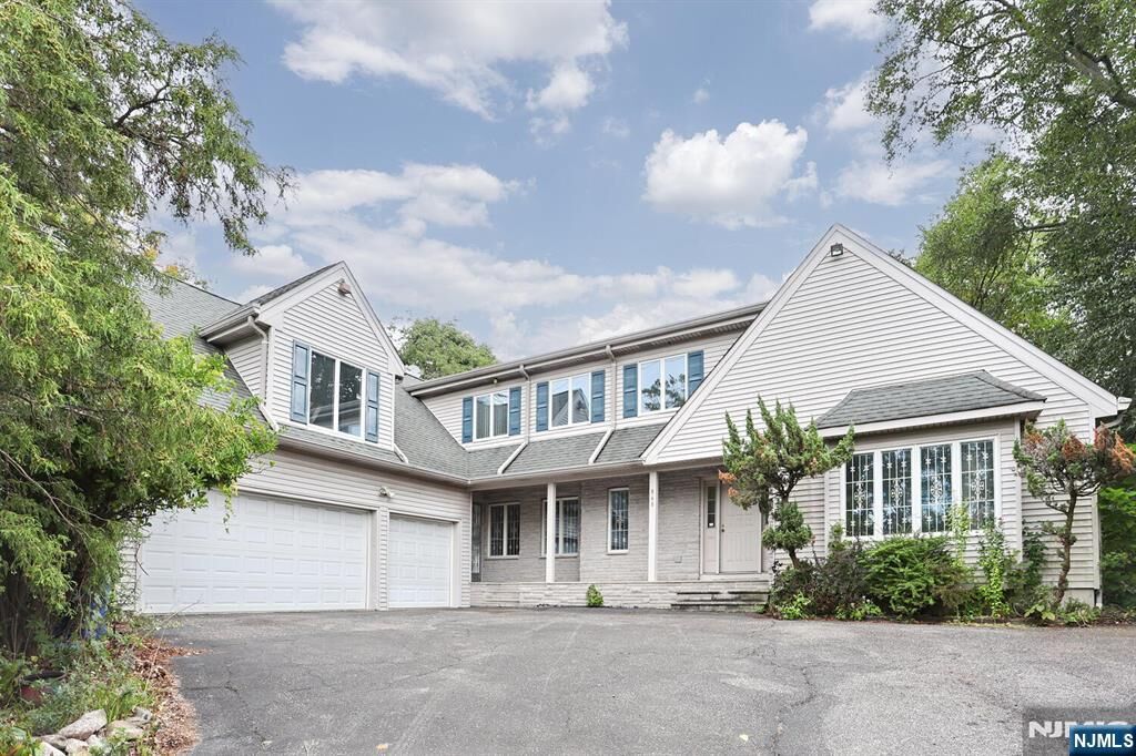 Property Photo:  860 Pascack Road  NJ 07652 