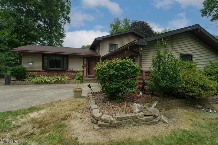 Property Photo: 435 Bonshire Road OH 44319