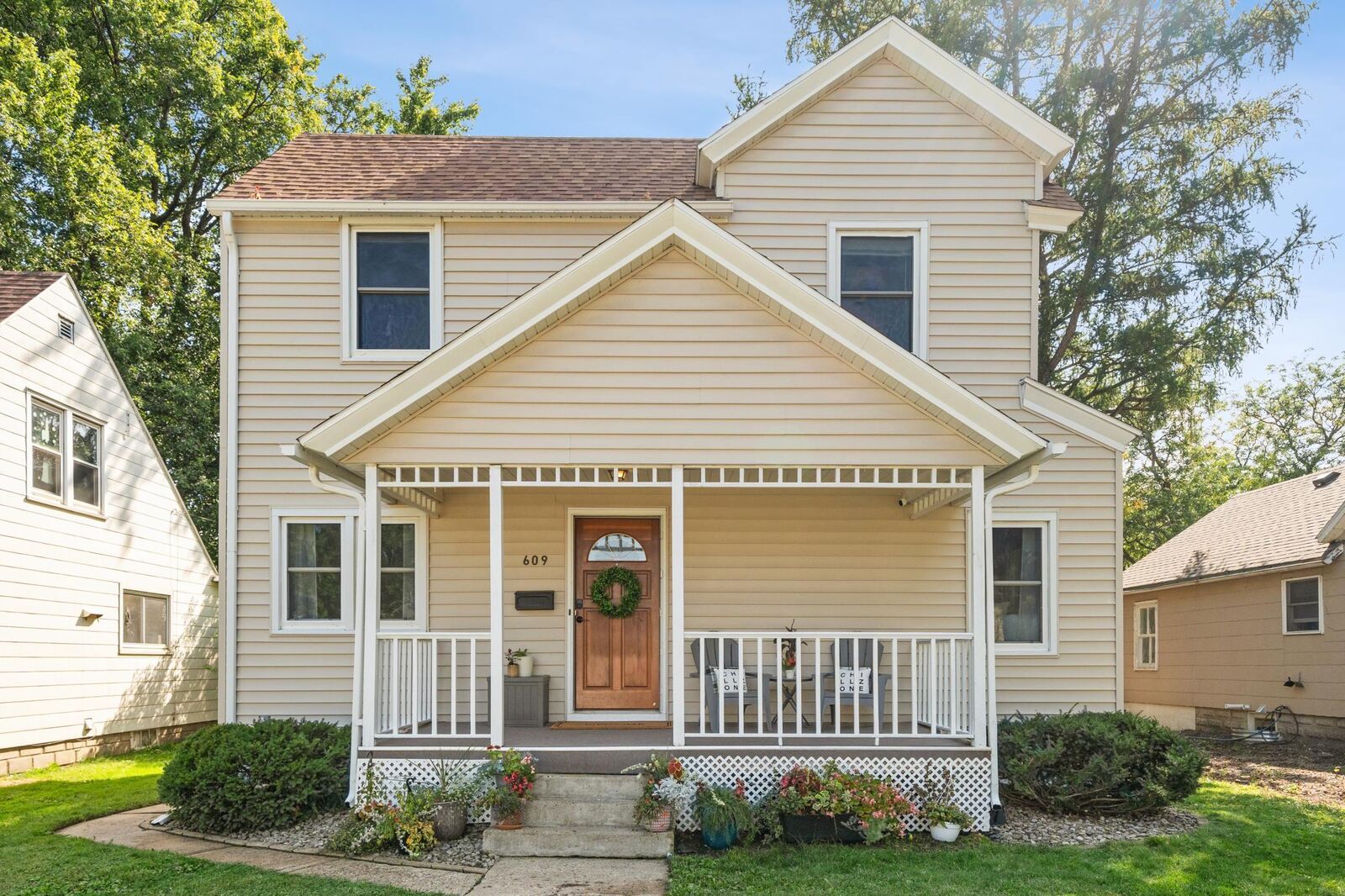 Property Photo:  609 11th Avenue NW  MN 55912 