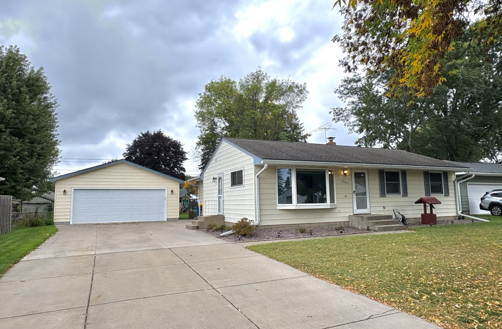 Property Photo:  2244 Roth Place  MN 55110 