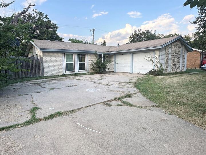 Property Photo:  542 Greenbrook Lane  TX 75052