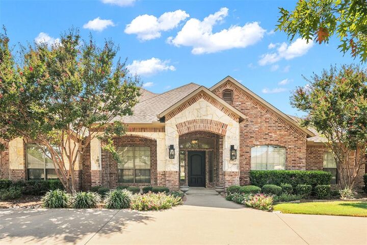 Property Photo: 3240 Baylor Boulevard TX 76065