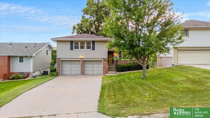 Property Photo: 3022 S 49 Avenue NE 68106
