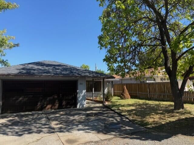 Property Photo:  321 Jeanette Avenue  OR 97501 