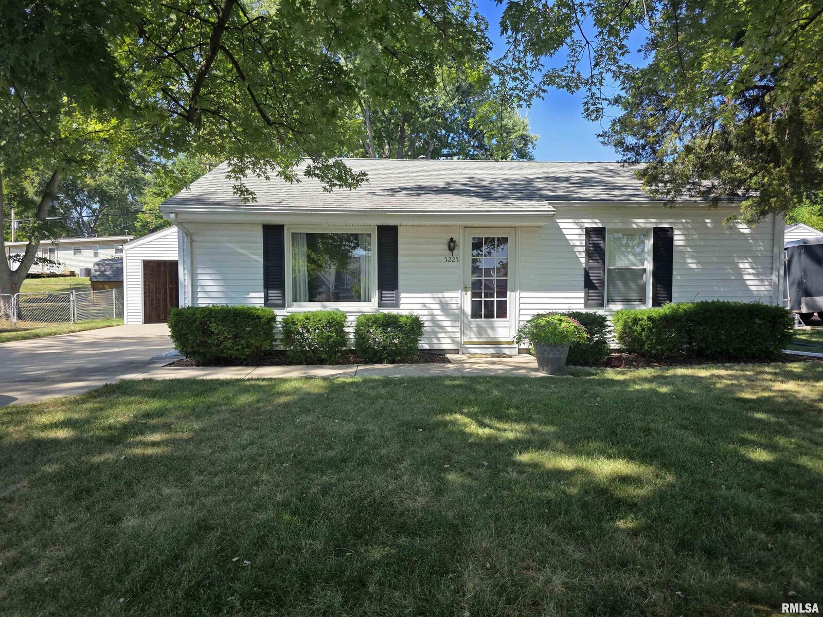 Property Photo:  5225 N Hamilton Road  IL 61614 