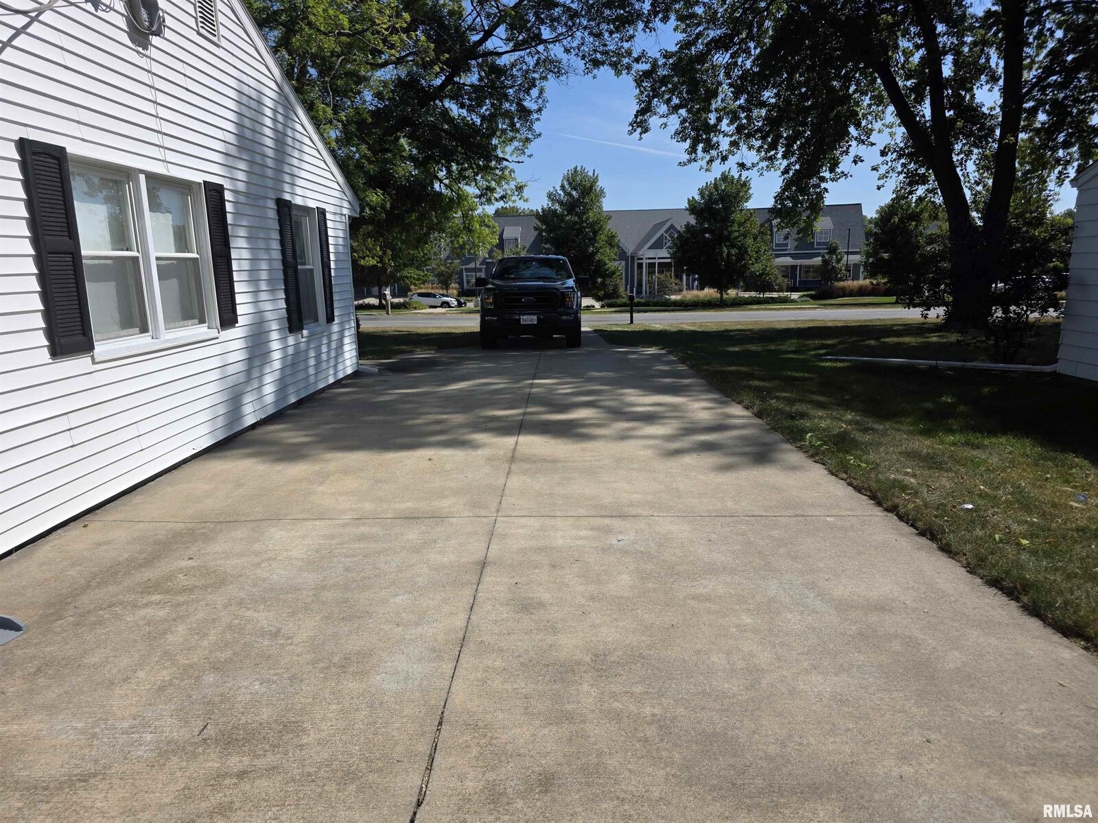 Property Photo: 5225 N Hamilton Road IL 61614