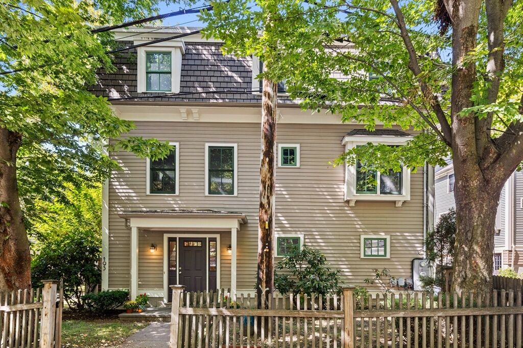 Property Photo:  193 Lamartine St 4  MA 02130 