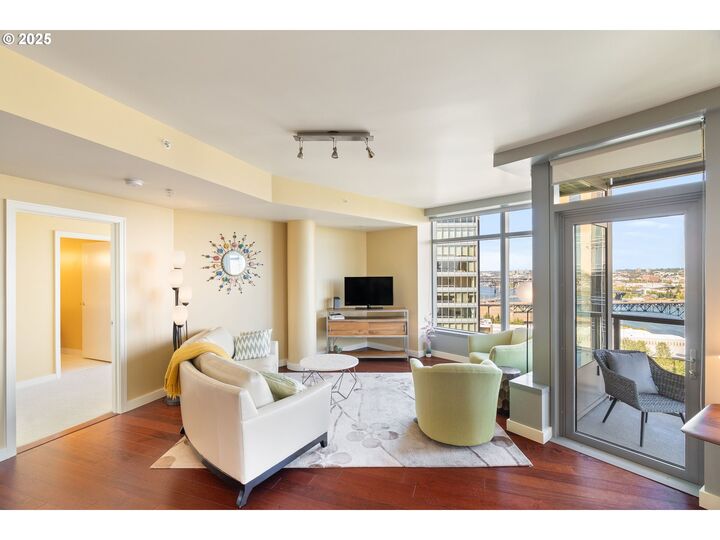 Property Photo:  3601 S River Pkwy 2108  OR 97239 