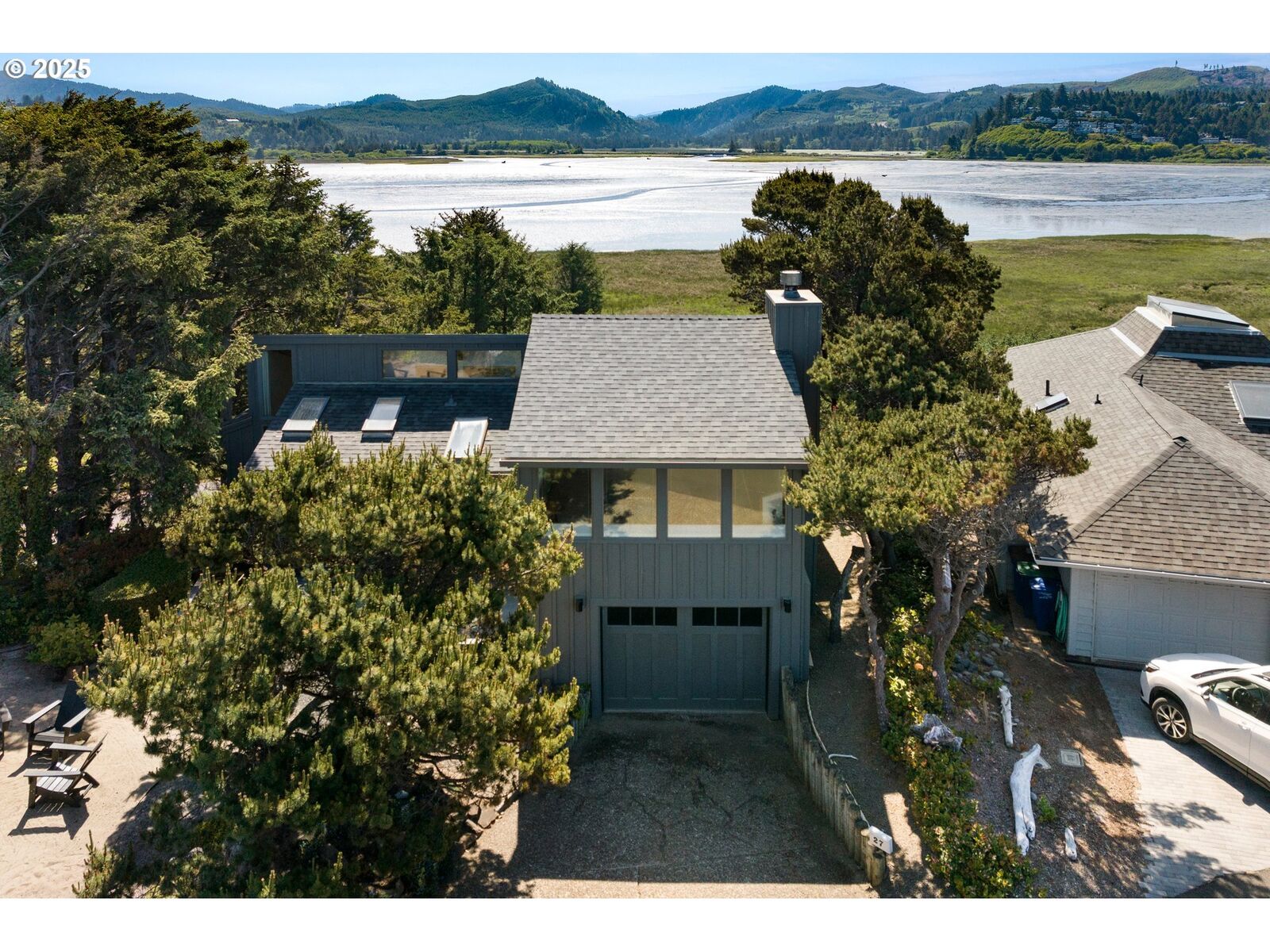 Property Photo: 27 Spouting Whale Ln OR 97388