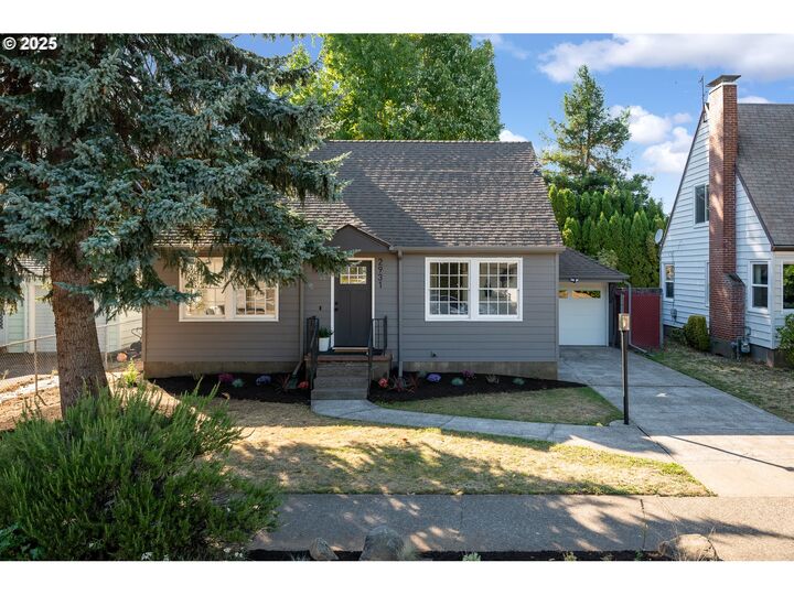 Property Photo:  2931 SE 67th Ave  OR 97206 