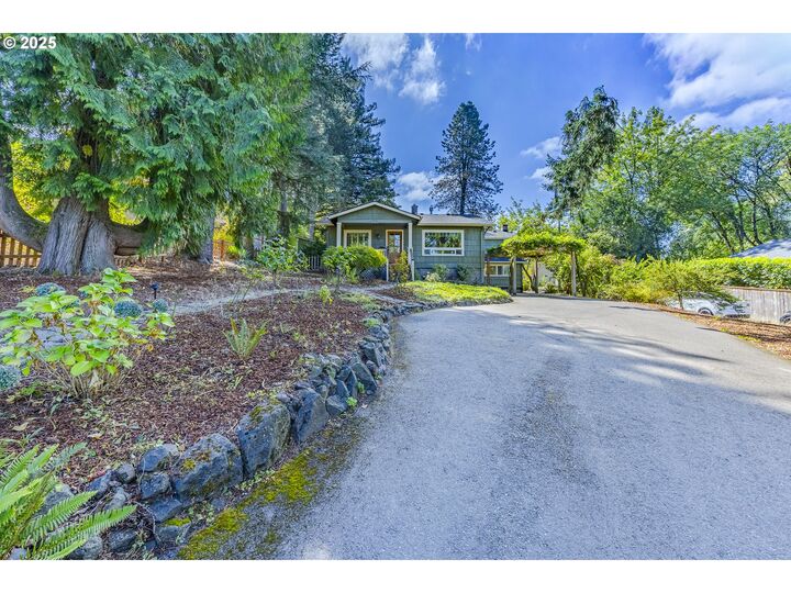 Property Photo:  4250 SW Hume St  OR 97219 