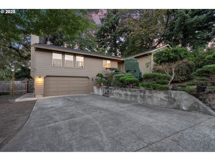 Property Photo:  7609 SW Pine St  OR 97223 