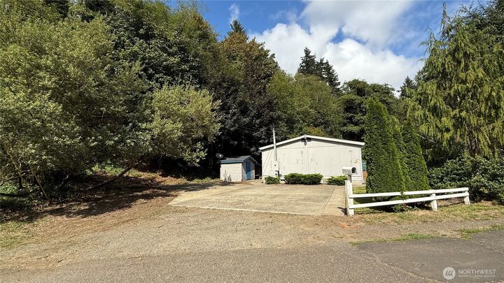 Property Photo:  1500  Henry Street  WA 98520 