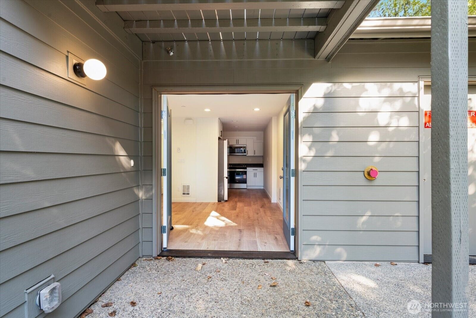 Property Photo: 6440 139th Place NE 1 WA 98052