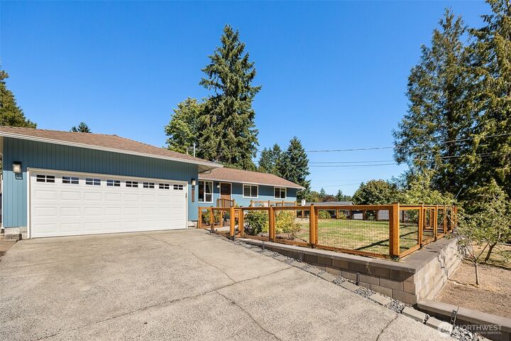 Property Photo:  9236 NE 191st Street  WA 98011 