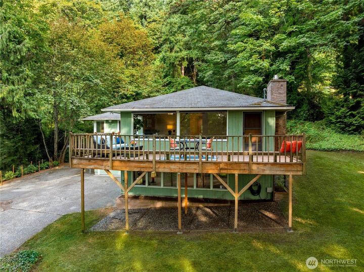 Property Photo:  2008 E Lake Sammamish Parkway NE  WA 98074 