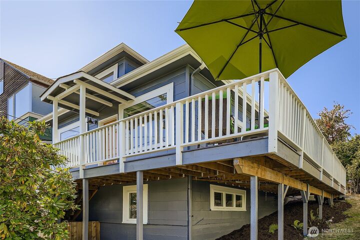 Property Photo:  7011  Dayton Avenue N  WA 98103 