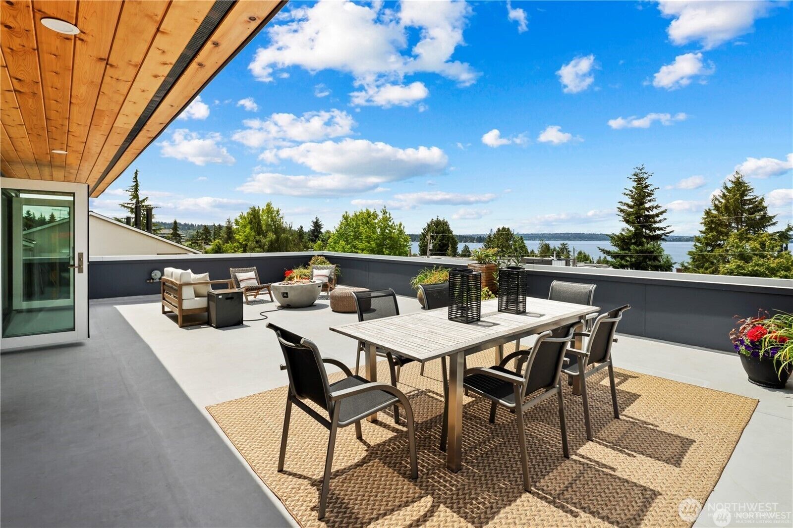 Property Photo:  6304  Lakeview Drive  WA 98033 