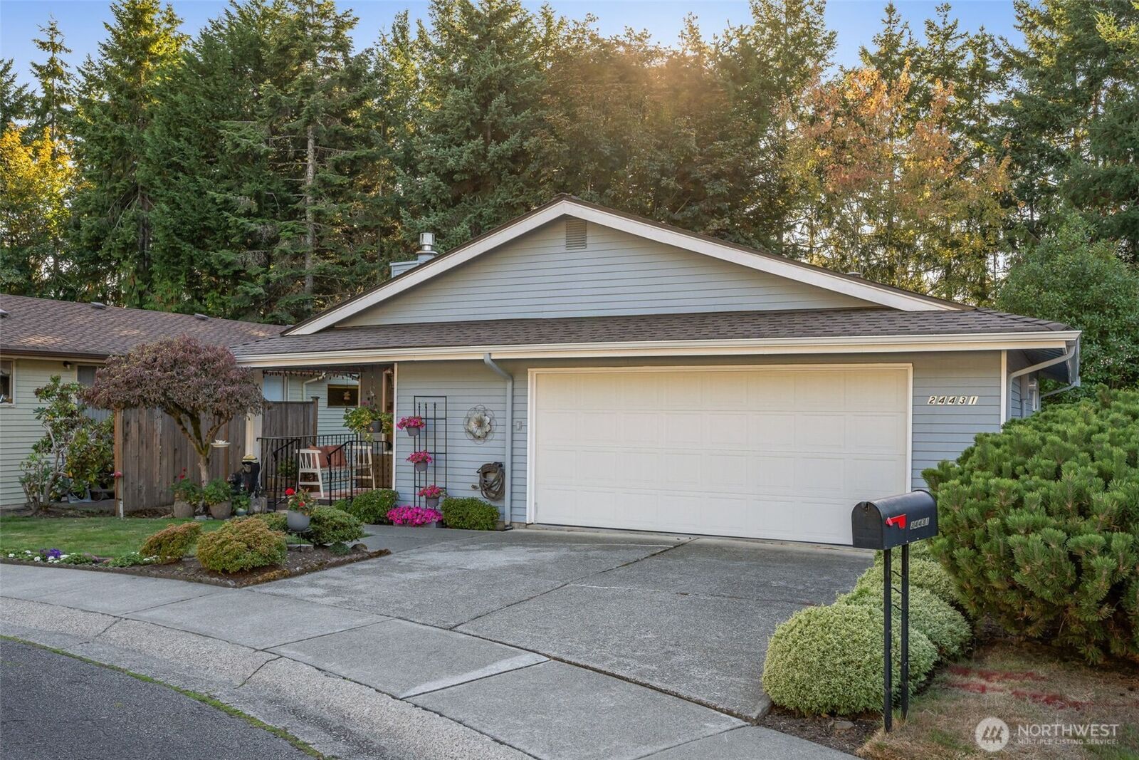 Property Photo: 24431 11th Avenue S WA 98198