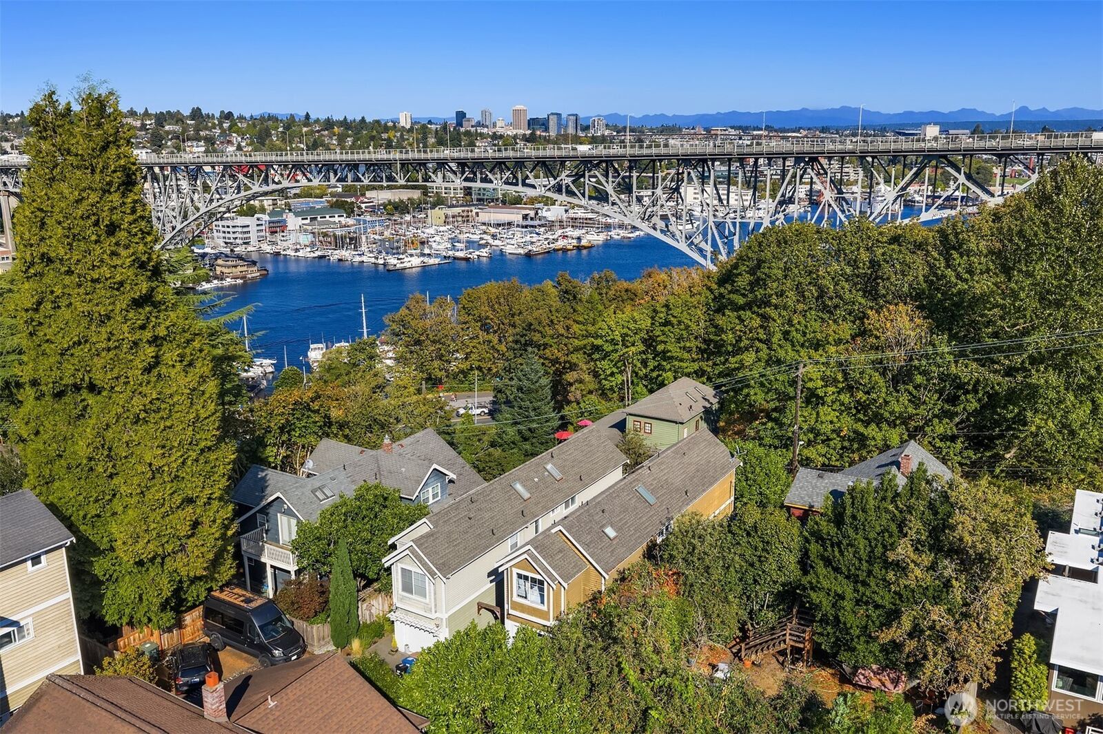 Property Photo: 2720 Nob Hill Avenue N WA 98109