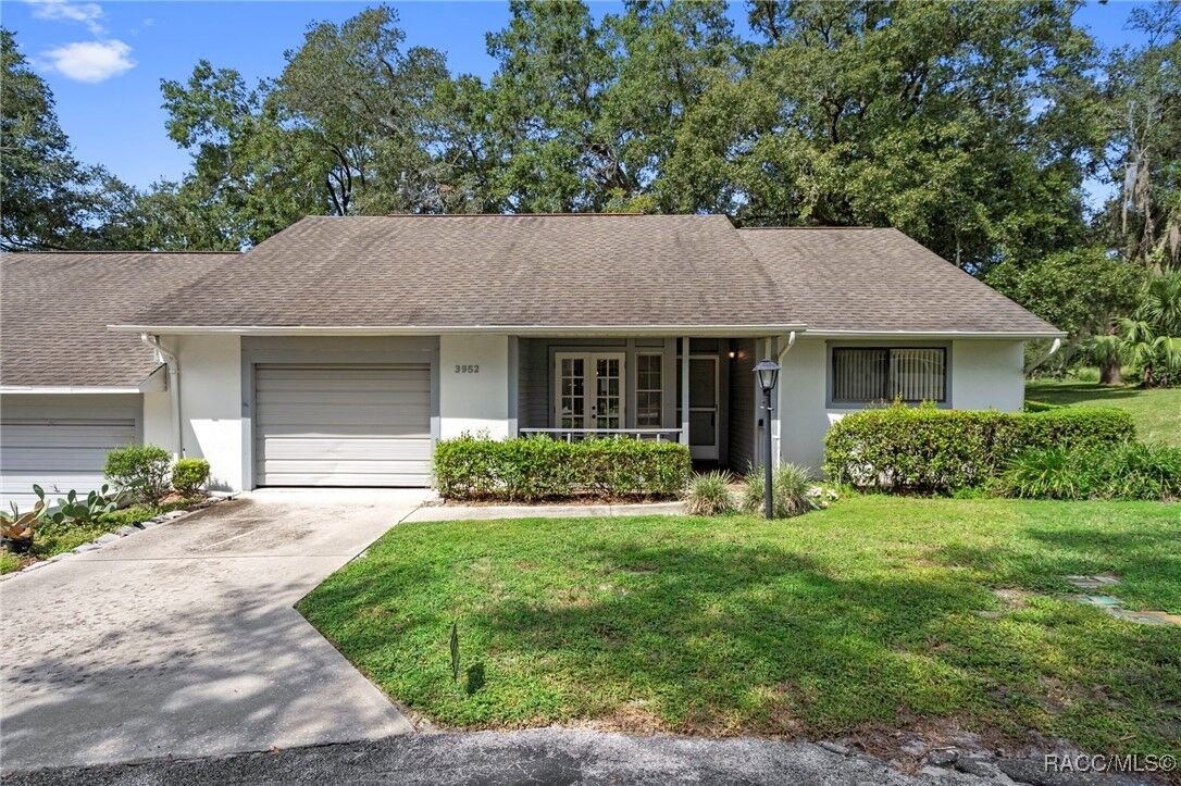 Property Photo: 3952 N Spanish Moss Point FL 34465
