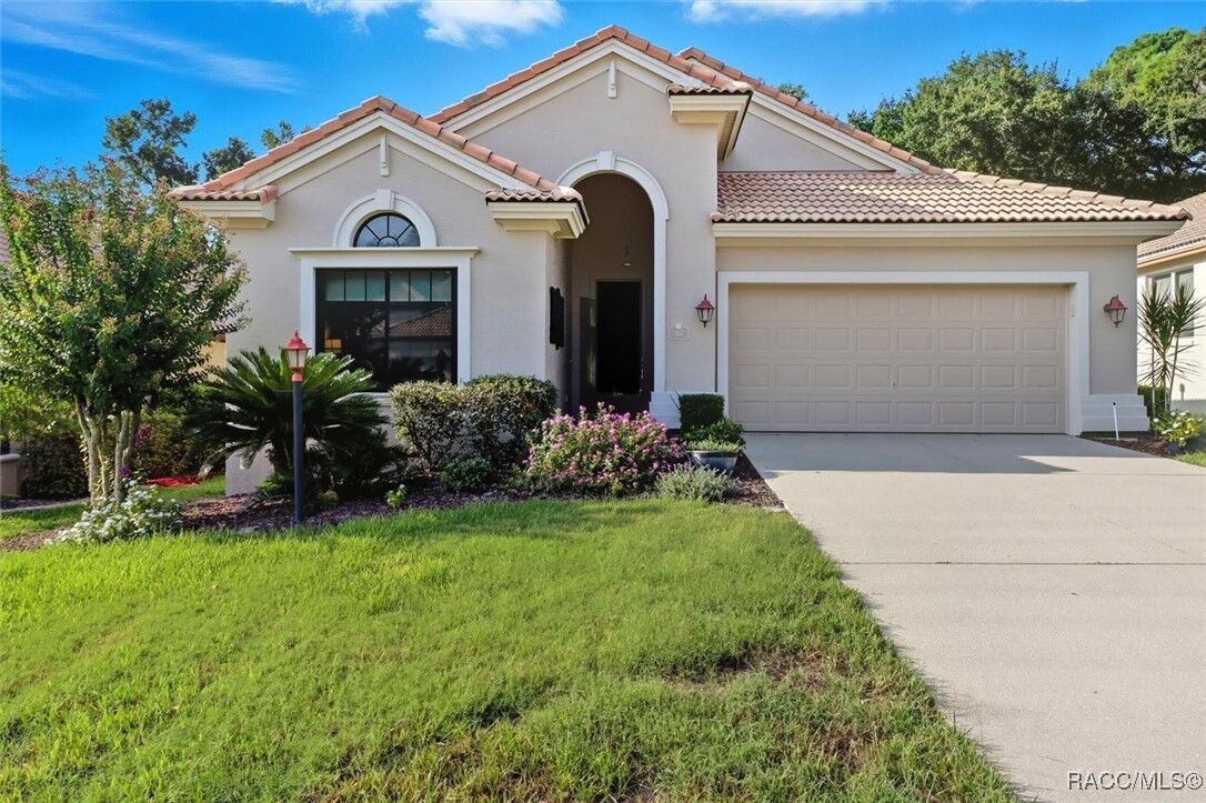 Property Photo: 366 W Doerr Path FL 34442